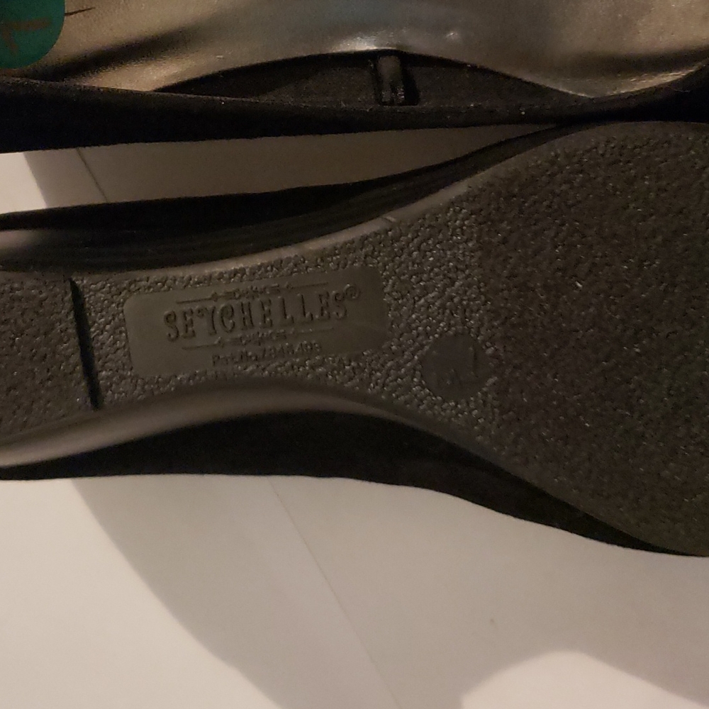 Shoes - Picture 3 of 6